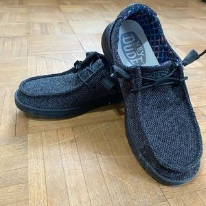 Size 7 Women’s Black Hey Dude Shoes